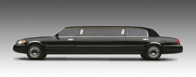 limousine Lincoln  Town Car Stretch 2011 exterior image